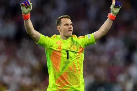 بايرن ميونيخ: نوير يقترب من تجديد تعاقده